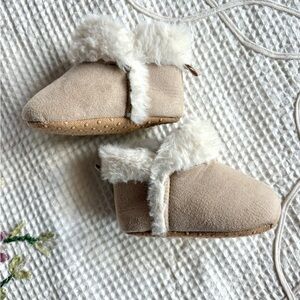 Old navy baby booties size 0-3 months